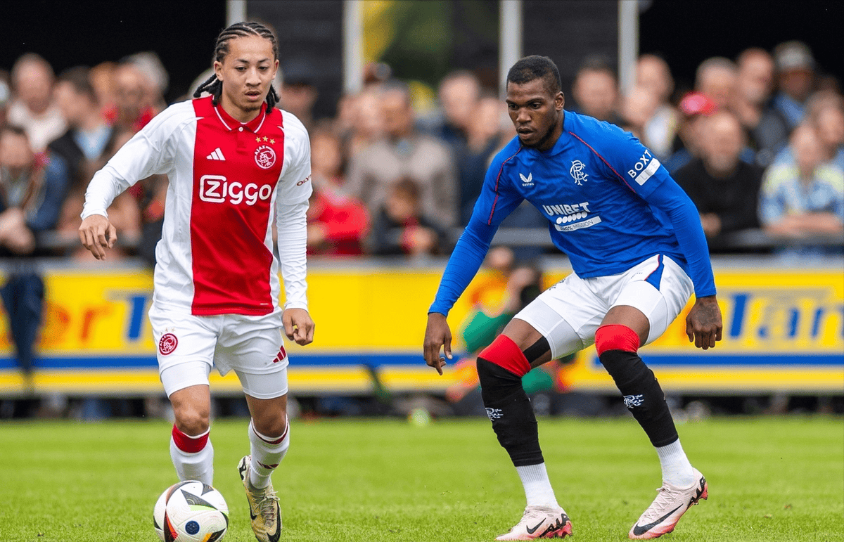 英雄联盟-冲刺阶段阿贾克斯再遭质疑——欧联节点到来，震撼外界，阵容厚度经受考验(阿贾克斯欧联杯决赛)